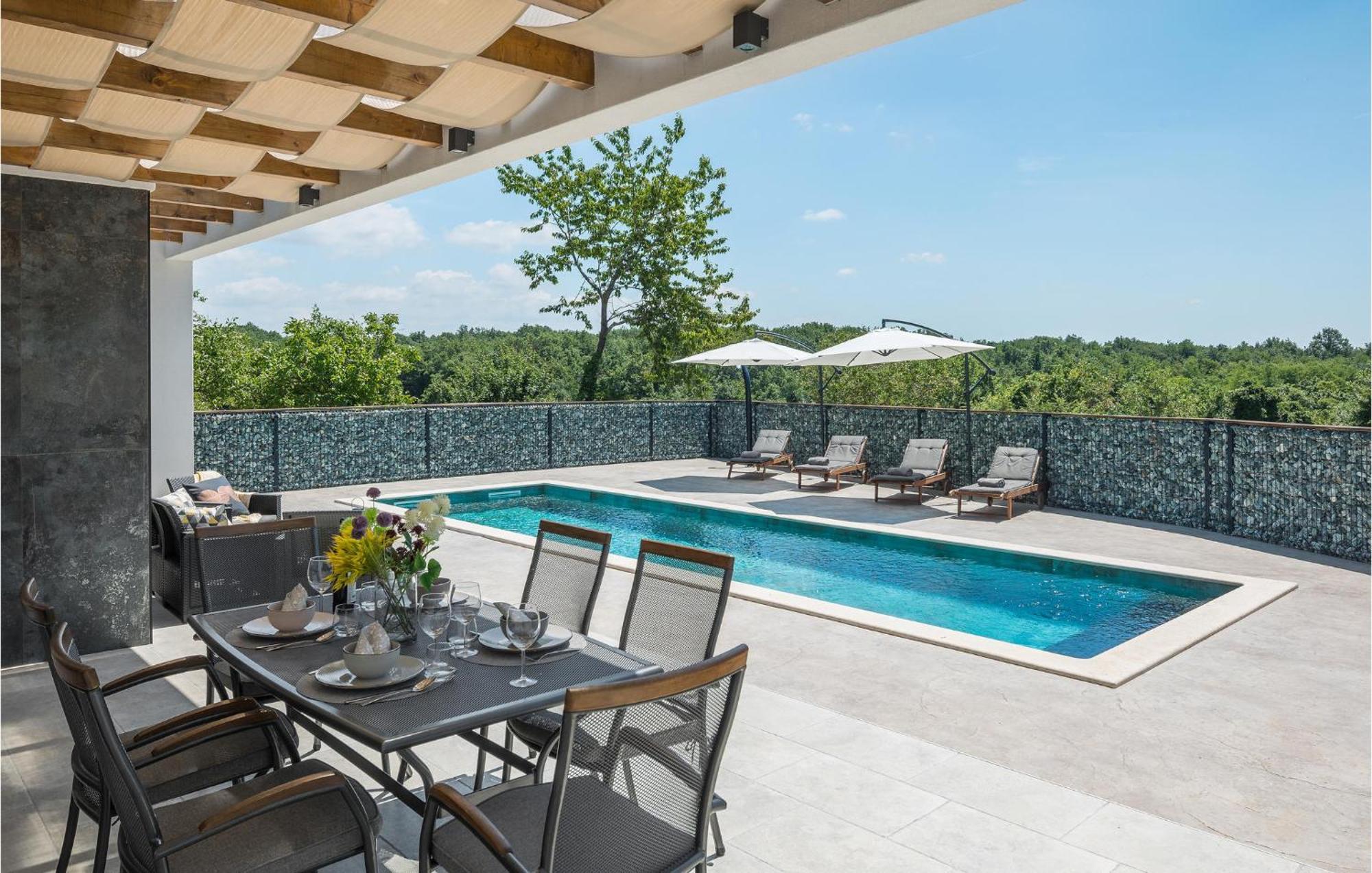 Beautiful Home In Tinjan With Jacuzzi Exterior foto