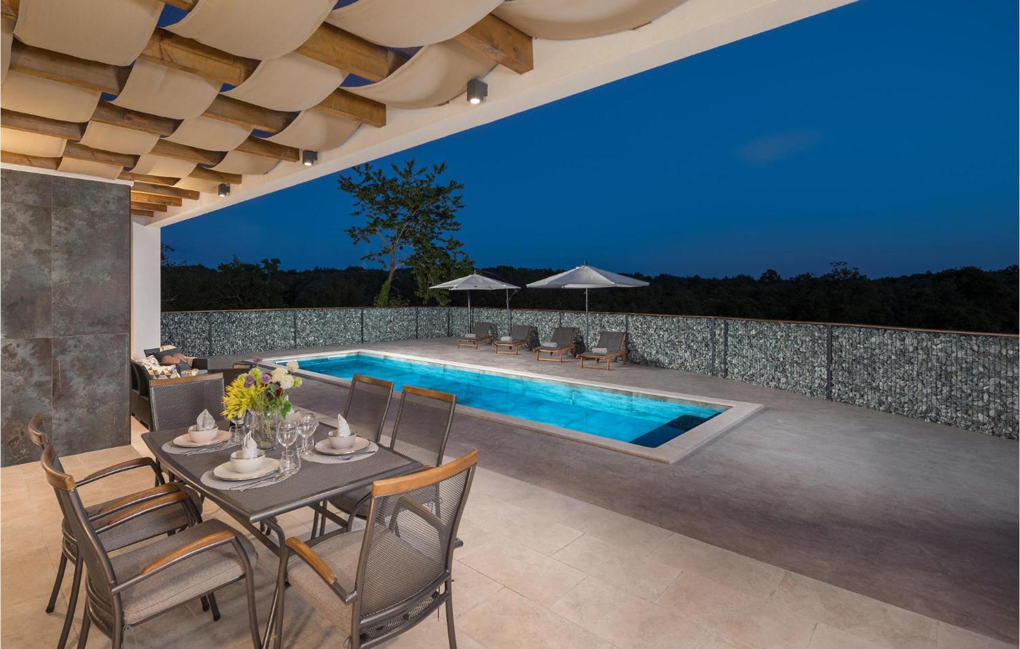 Beautiful Home In Tinjan With Jacuzzi Exterior foto