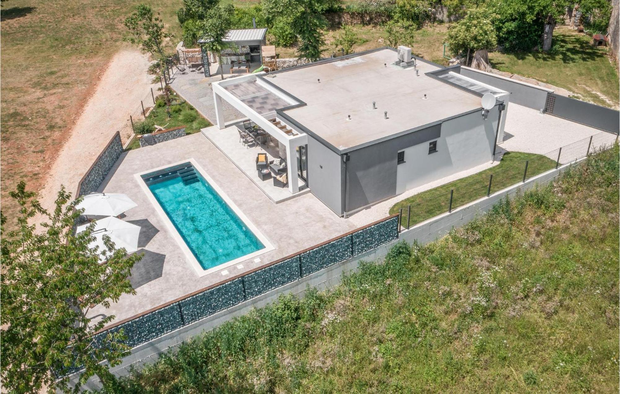 Beautiful Home In Tinjan With Jacuzzi Exterior foto