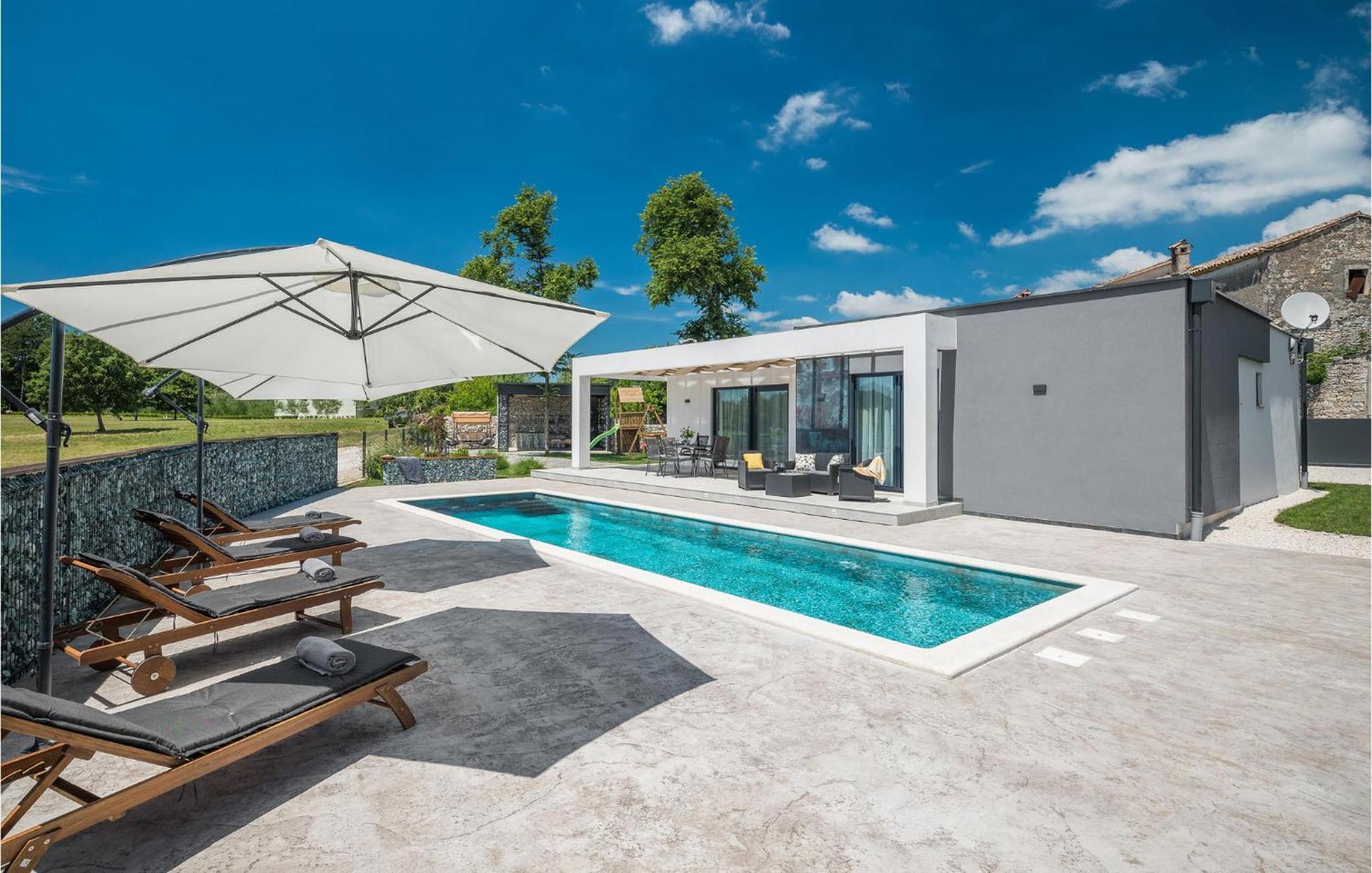 Beautiful Home In Tinjan With Jacuzzi Exterior foto